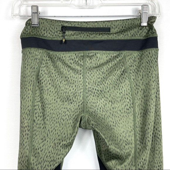 Lululemon Crop Legging - Picture 5 of 8